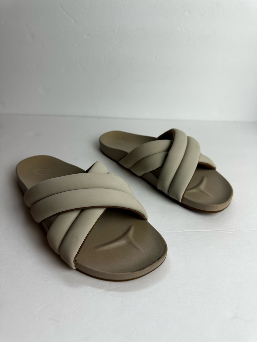 Olukai Hila Sandals Women's Size 7 EU 37 Shoes Oatmeal Puffy Slides